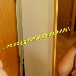Sexy heie blonde ungarische Pornostar schminkt sich und spricht über ihren Profi
