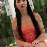 Garota latina sensual consegue ter orgasmo atrs de orgasmo durante o sexo