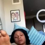 Ebony slut squirts for live cam show