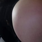 HOT CURVY GIRL HAVING A ORGASM WHILE WATCHES PORN