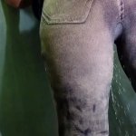 Peeing in jeans pants with big sexy ass