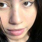 Sexy jovencita latina amateur de 18 años recibe semen en su boca POV
