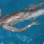 15 Everyday things that are better done naked