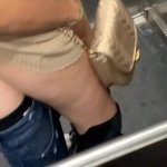 PILLADOS EN PBLICO: me pongo muy cachonda con mi vecino en el ascensor terminamos follando y nos pillan