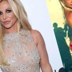 Britney Spears surprises with another nude picture on the beach
