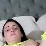 Latina tatuada y su coño muy hmedo.